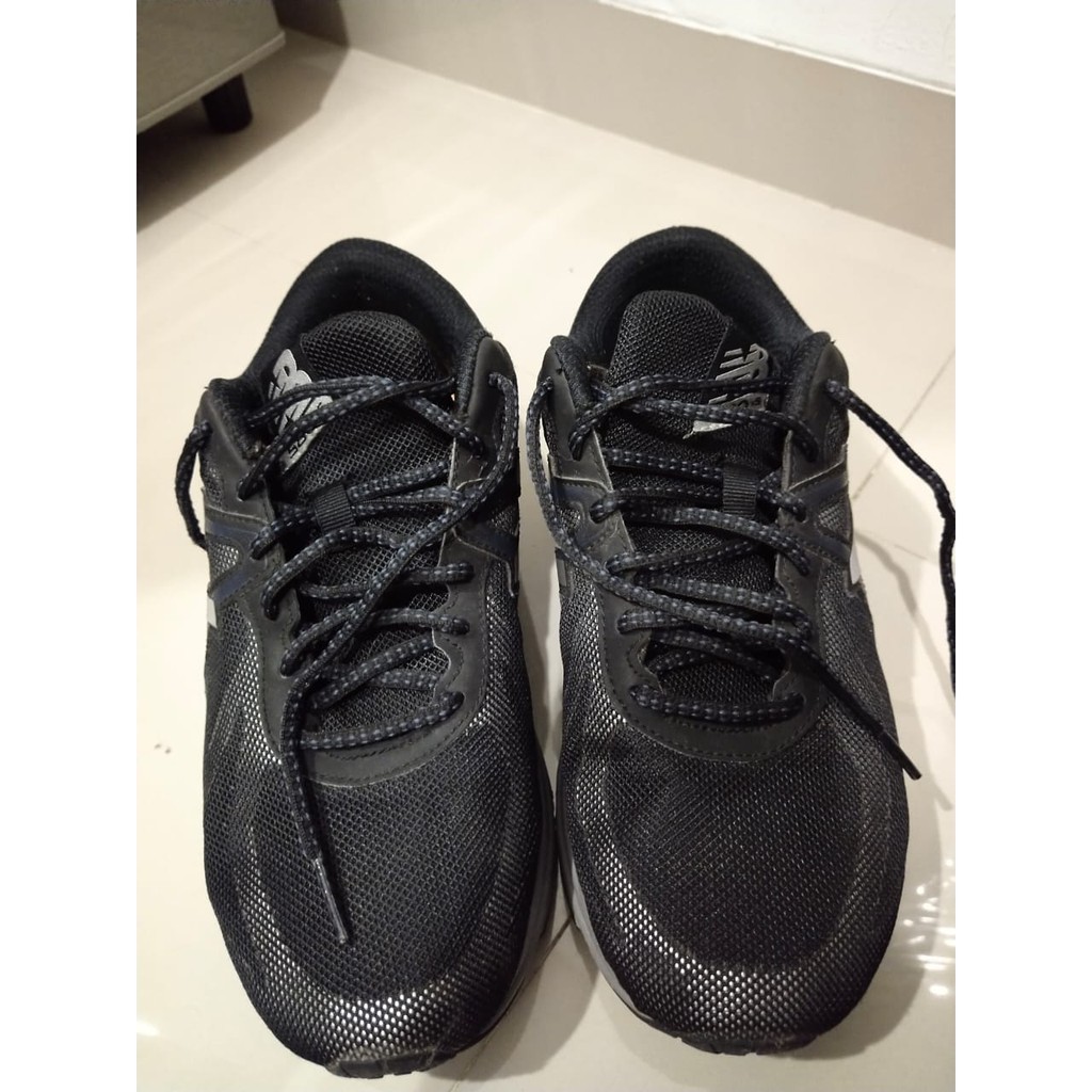PRELOVED  NEW BALANCE Running - BLACK