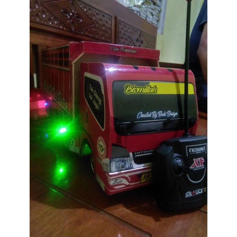 miniatur truk oleng remot
