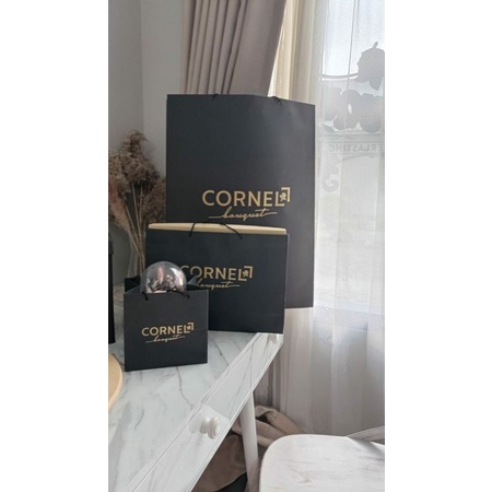 

PAPERBAG HITAM SIZE P 40 X L 10 X T 30 FREE SABLON