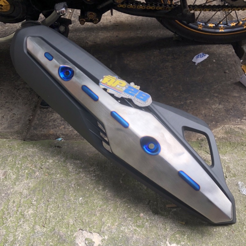 TAMENG KNALPOT VARIO 125 VARIO 150 TECHNO HITAM PLUS LIST TITANIUM 1 SET / TUTUP KNALPOT VARIO TECHNO 125 DAN VARIO TECHNO 150 PLUS LIS TITANIUM