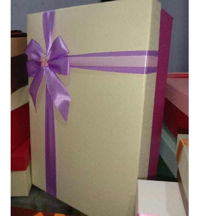 

Kotak kado / Gift box cover fancy paper classic kombinasi uk 30x20x10 cm ✔