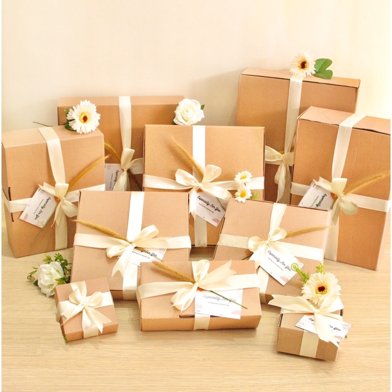 

Kotak Kado / Gift Box / Box Hampers / Packaging Hadiah / Packaging Baju