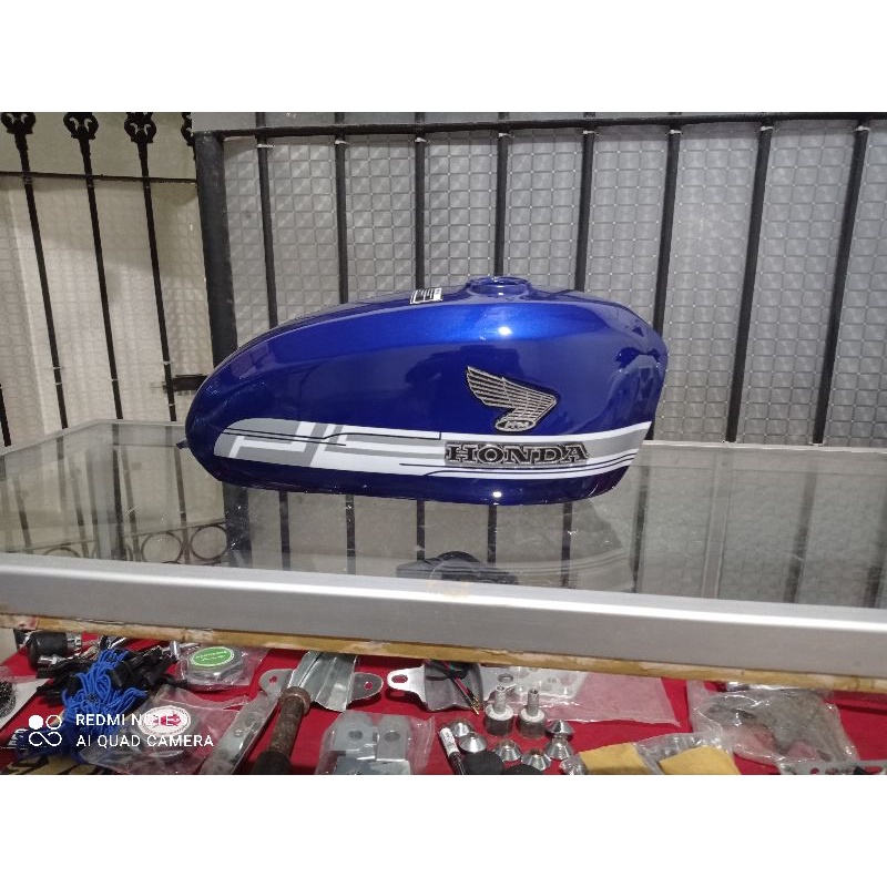 Tangki CB 100 SIRIP PUTIH BIRU