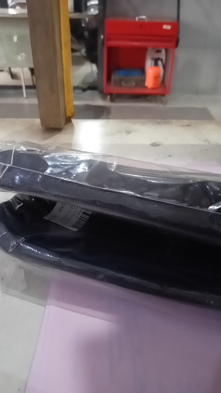 Kotak Pelindung Kacamata Portabel Dengan Resleting Dan Bentuk Persegi