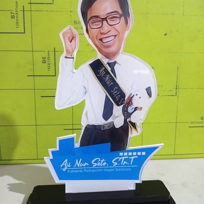 akrilik custom, vendel wisuda, ulang tahun, piala vendel