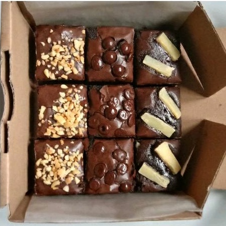 

Brownies Shiny Crust Sekat S (10 x 10 cm)/Enak/Brownies Panggang/Camilan Kue Basah/Jajanan Enak