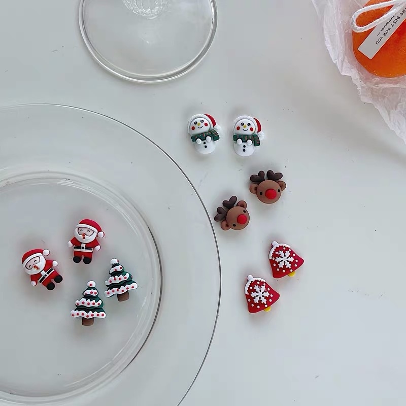 Anting Stud Desain Pohon Natal Santa Claus Snowman Rusa Bahan Resin Untuk Wanita