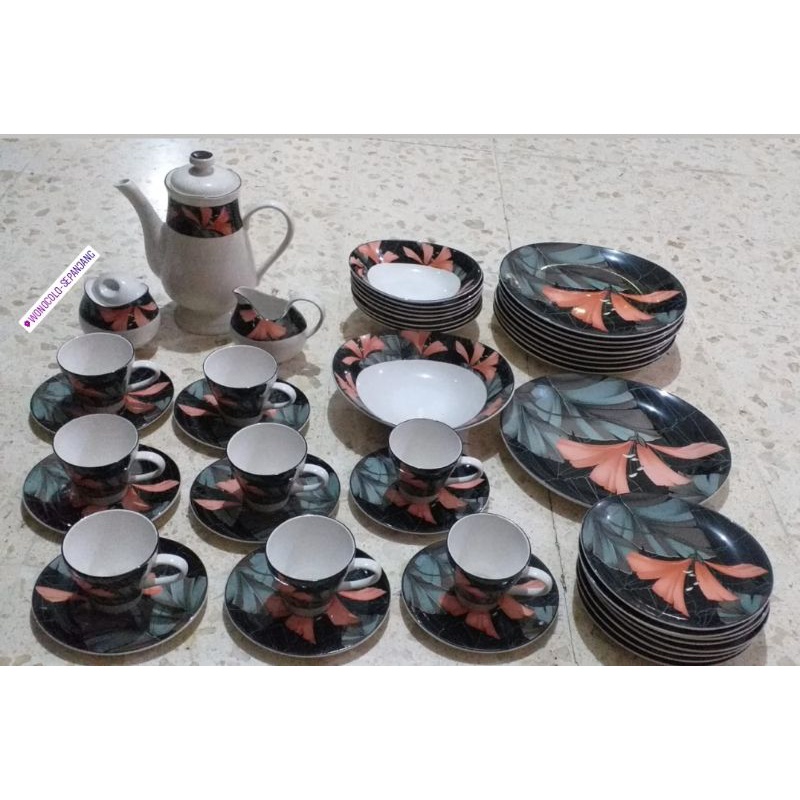 #dinerset korea #piring mangkok #cangkir gelas #lepek piringkue lama #lawas jadul #vintage pecahbela