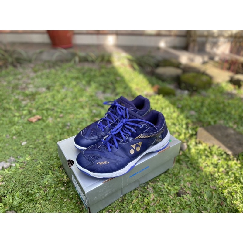 sepatu badminton yonex shb 65z2M size 44(kento momota)original