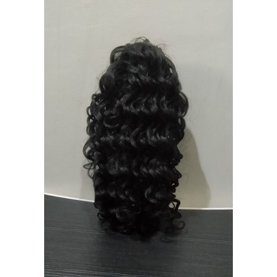 Rambut jepit ekor kuda kriting