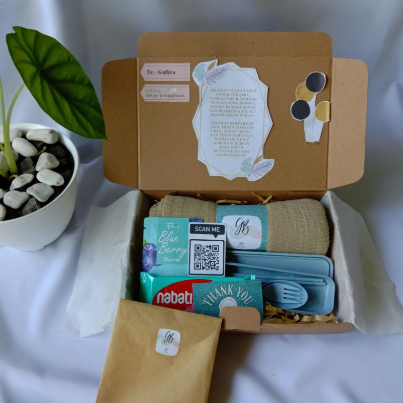 

Giftbox ✨Cinnamon 1✨ [pashmina crinkle || set alat makan || masker wajah || snack]