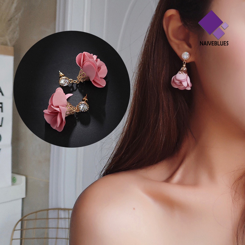 Anting Stud Liontin Bunga Bahan Kain Aksen Berlian Imitasi Gaya Vintage Untuk Pesta