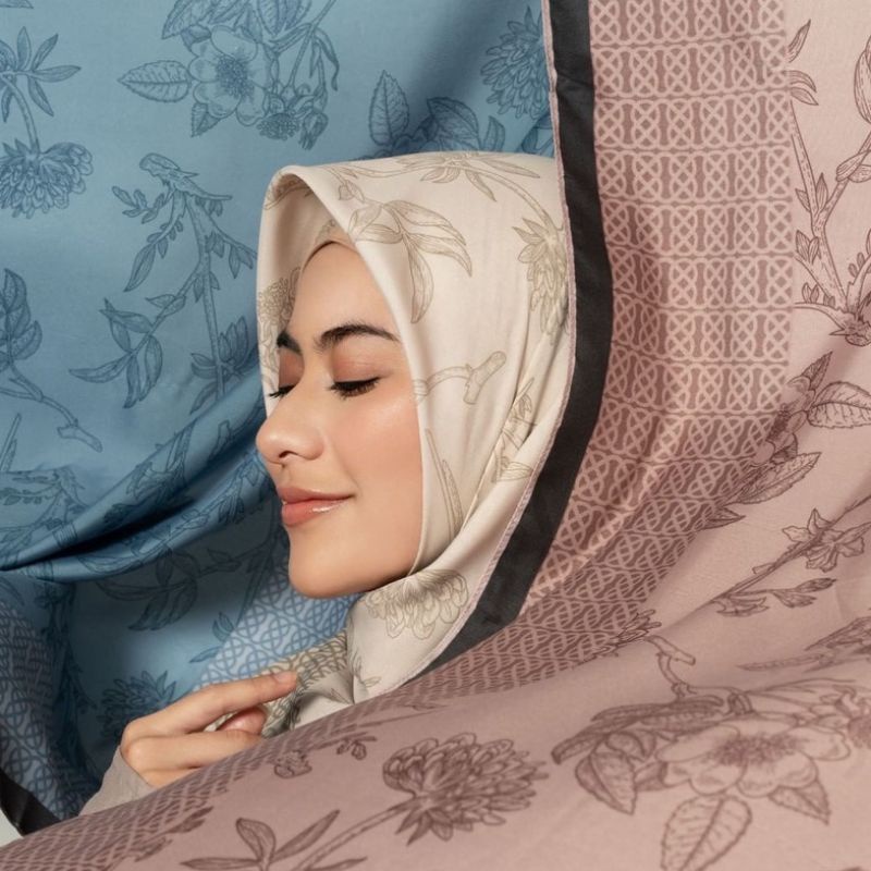 ELZATTA HIJAB SEGI EMPAT MOTIF TERBARU KAILA TIRA ELZATTA BAHAN VOAL