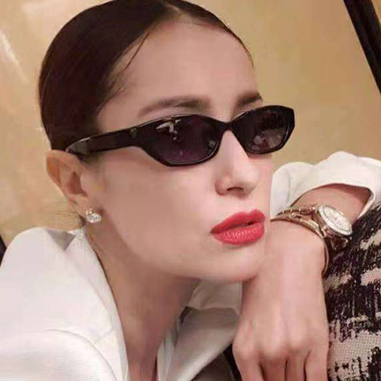 (YUZHU) INS Klasik Retro Style Cat Eye Sunglasses Wanita Western Vintage Kacamata Bingkai Kecil