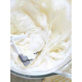 

KERING-KUE- BUTTER CREAM RASA VANILA, PENGOLES KUE SIAP PAKAI REPACK 1KG - BUBBLE ATO DUS -KUE-