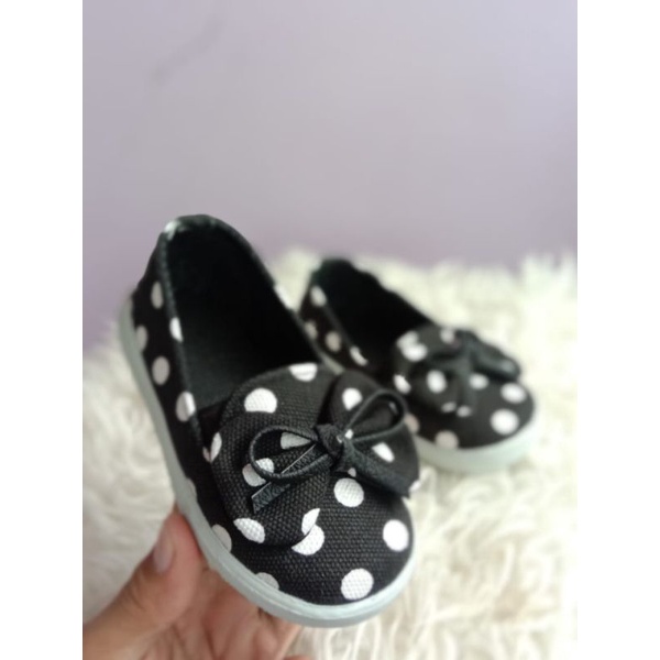 khainuna sepatu slip on anak model pita polkadot size 22-25