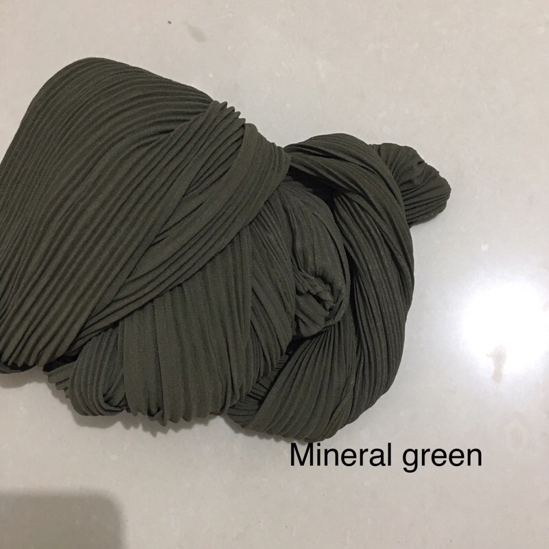 [TANPA GARIS TENGAH] FULL PLISKET PASHMINA pashmina plisket ceruty babydoll pasmina plisket-Mineral green