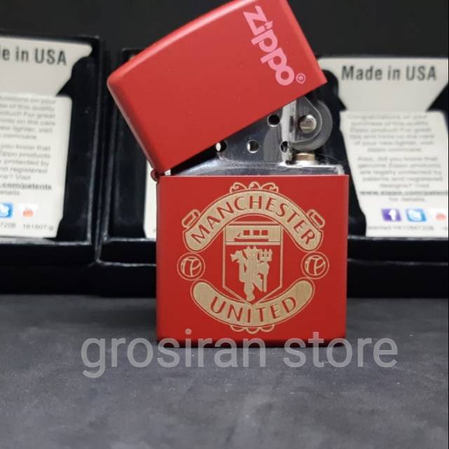 Zippo mu merah custom logo tulisan nama ukir grafir manchester united kado