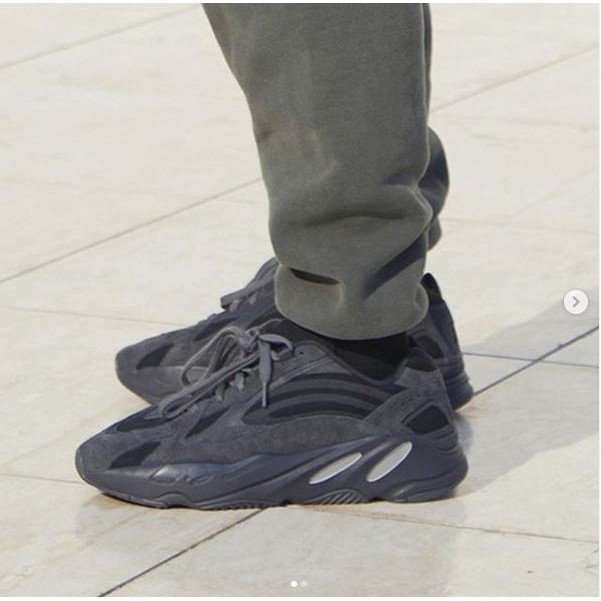yeezy boost 700 v2 utility black
