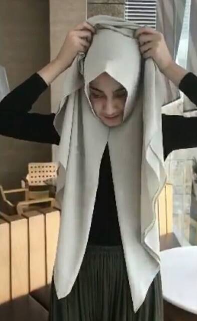 HIJAB SEGIEMPAT INSTAN DIAMOND CREPE UKURAN 120X120 CM