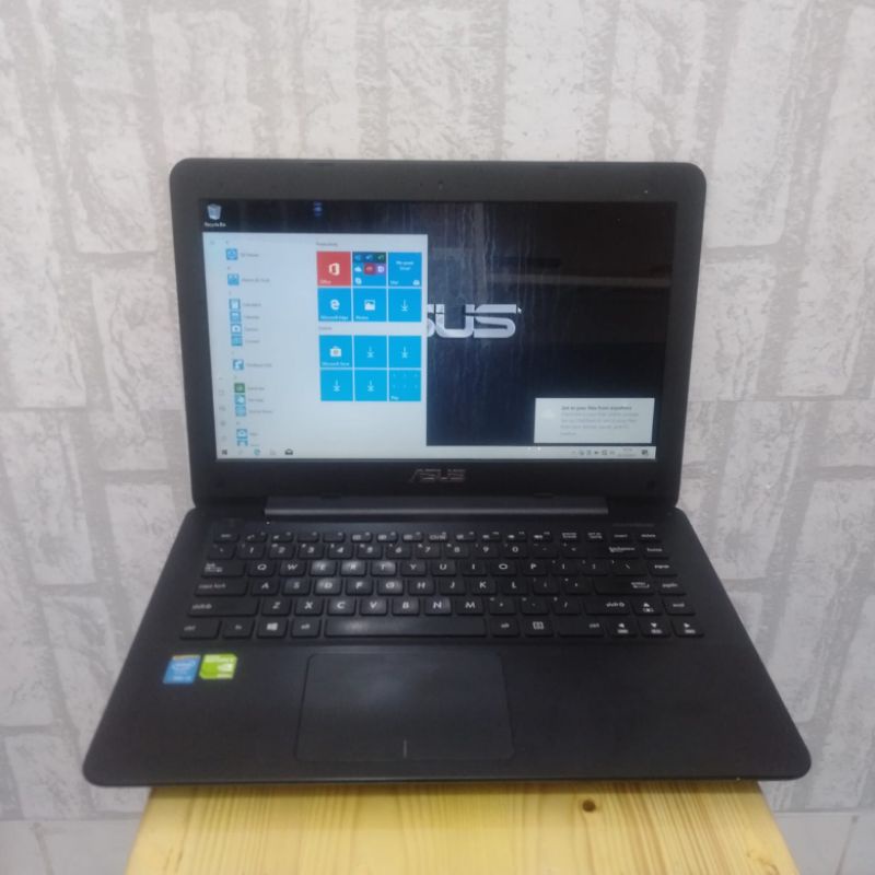 Laptop Asus X445LD, Core i3-4030U, DoubleVga, Hd Graphics 5500, Nvidia Geforce 820M 2Gb, Ram 4gb Hdd