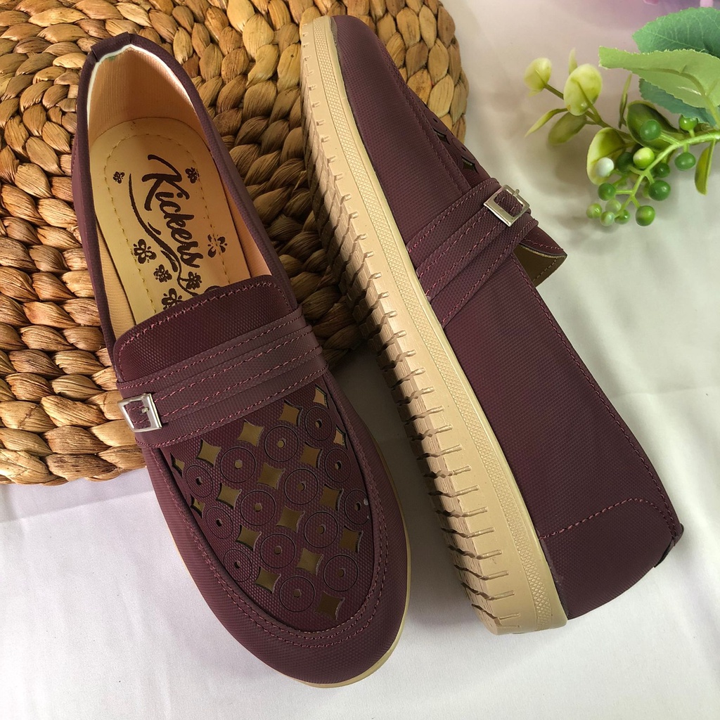 Sepatu Flat Wanita Sol Karet Polos Aksen Belt 3