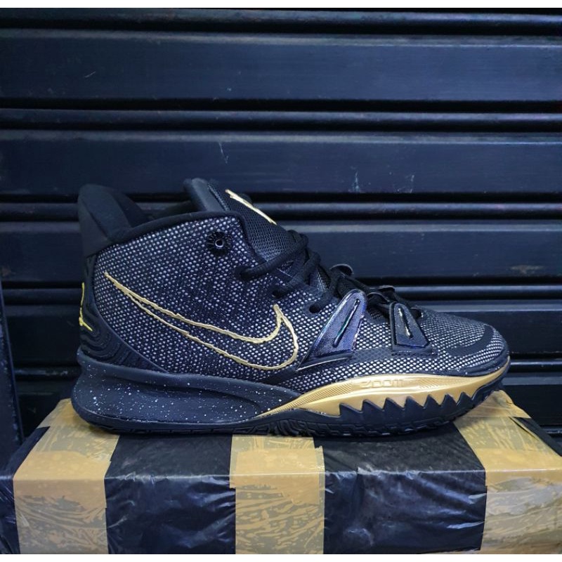 nike black kyrie