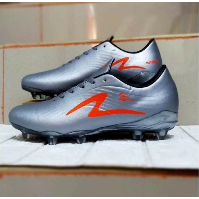 Specs Baru  Keluaran sepatu bola Specs 99 invinity