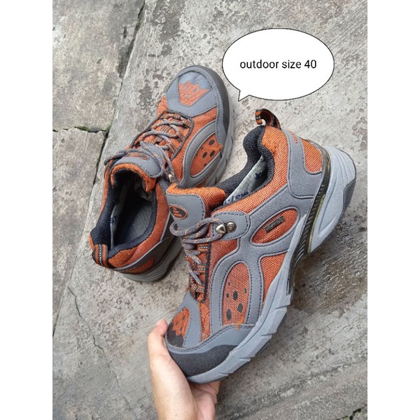 SEPATU OUTDOOR SECOND SIZE 40