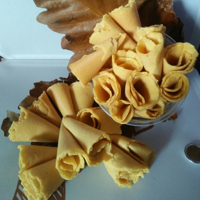 

Kueh Tradisional Semprong Manis 250 gram / Kueh Semprong Corong Cemilan Manis