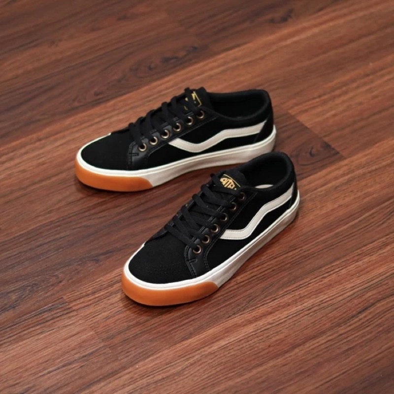 Ventela Republic Low Black Gum