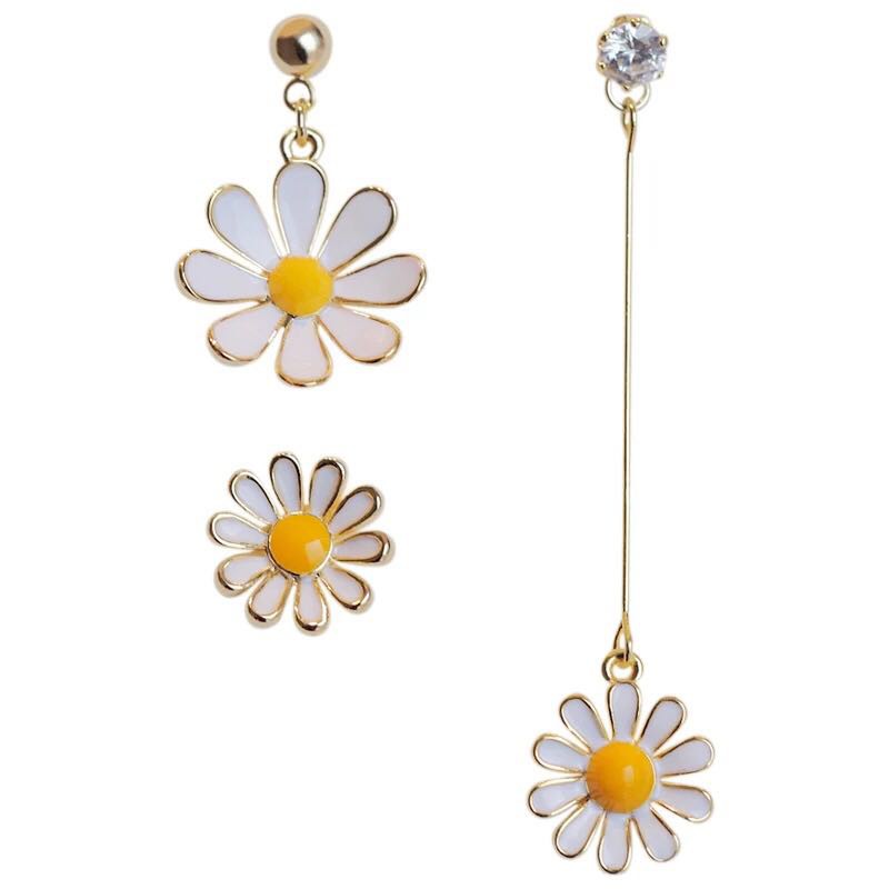 [Bayar Di Tempat] Korea Simple Daisy Sun Flower Pendant Earrings Anting / Anting Sun Flower