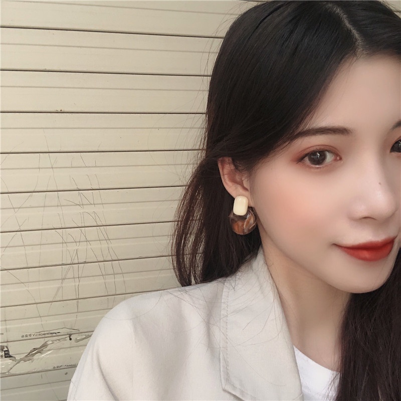 Anting S925 silver needle Bentuk Bulat Bahan resin Warna Coklat Gaya Korea