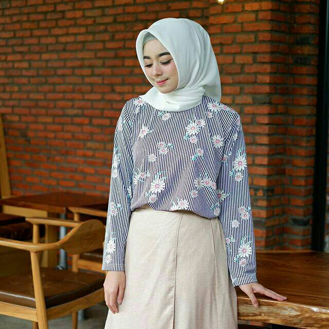 Blouse flowers