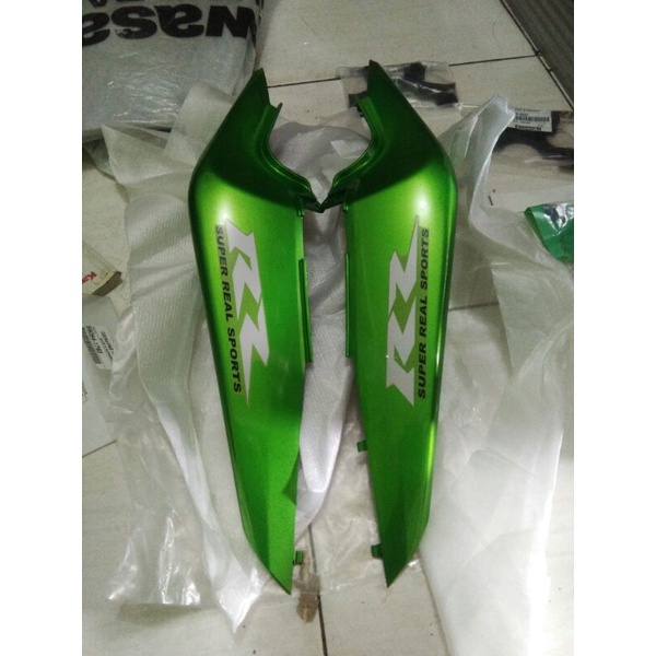 Sepasang body belakang Ninja rr new hijau metalik 2015