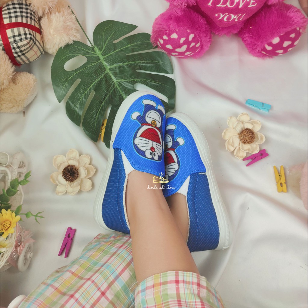 DINDA SEPATU SLIP ON ANAK PEREMPUAN DORAEMON CUTE REBORN UKURAN 26-35 WARNA BIRU