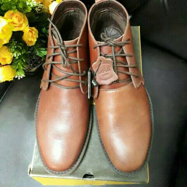 SEPATU BOOT KULIT LOIS