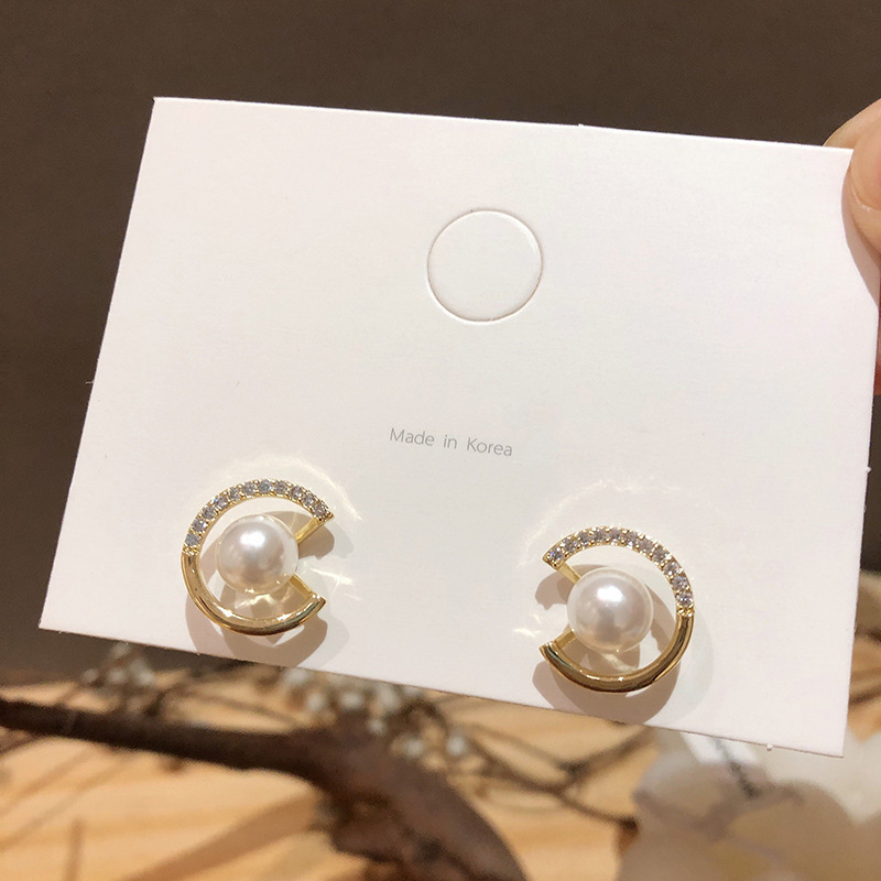 Anting Stud Mutiara Berlian Imitasi Bentuk Bulat Bahan Alloy Warna Emas Untuk Wanita