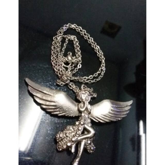 Kalung rantai panjang .