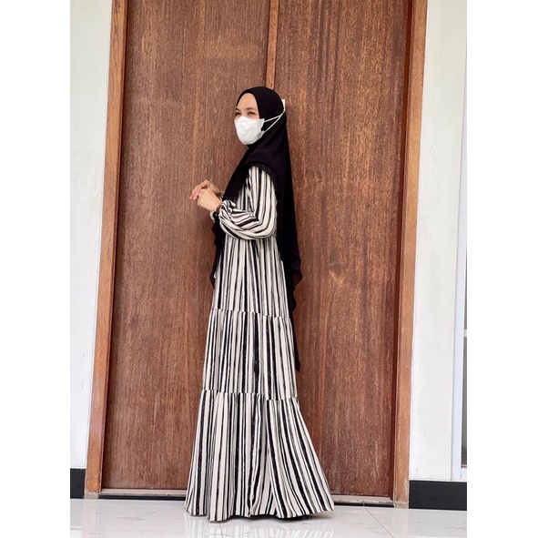 Gamis cantik salur Hitam Putih Ceruty Kekinian Hijabkayunie