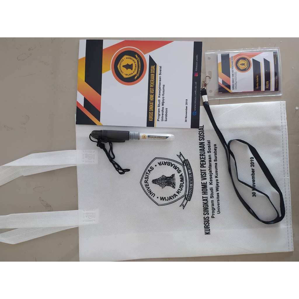 

Seminarkit 3item (TAS HANDLE,POLPEN,NOTES,NAMETAG) 2 HARI JADI