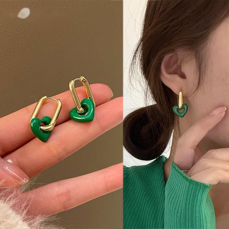 Anting Bentuk Hati Bahan Metal Gaya Retro