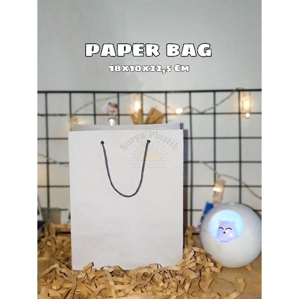 

Paper Bag / Tas Kertas Polos Warna Putih Ukuran 18 x 10 x 22,5 CM (R5)