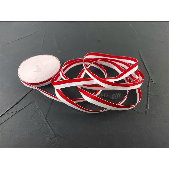 

Pita Grossgrain Merah - Putih ; Lebar 2.5 cm ; Panjang 28.5 yards