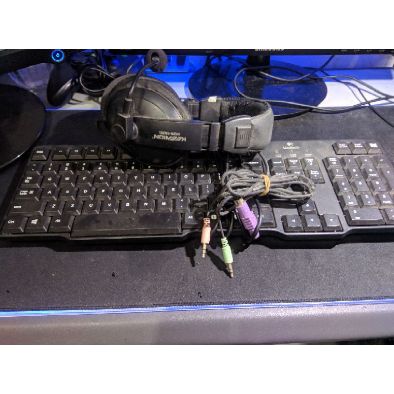 Keyboard logitech (Free Headphone)