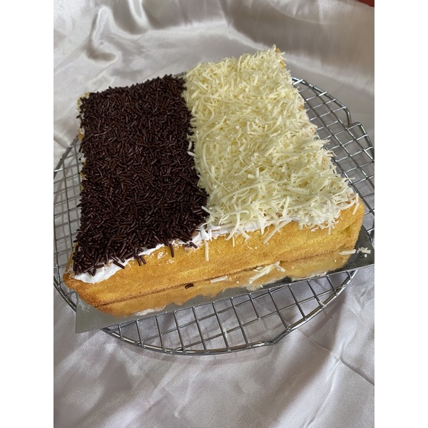 

Bolu jadul toping keju + coklat