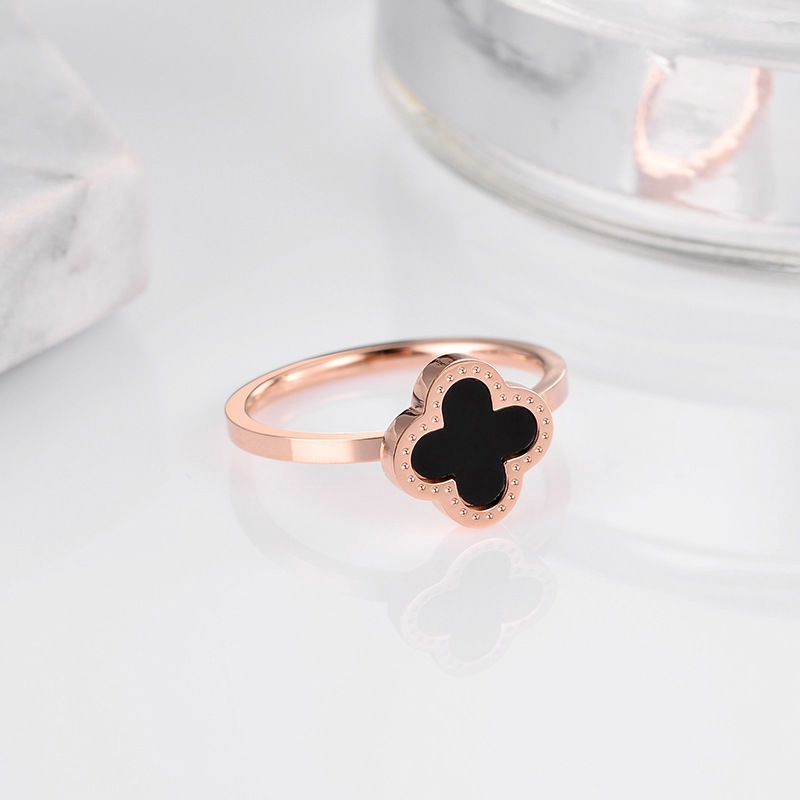 Cincin Dewasa Titanium Bunga  Cincin Desain Daun Semanggi Bahan Titanium Warna Hitam Dan Rose Gold 18k Untuk Wanita