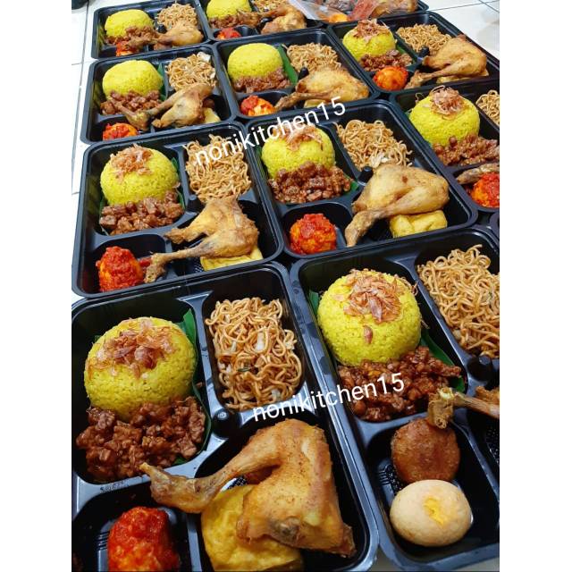 

Nasi Kuning Komplit (Terima Pesanan Besar untuk acara)