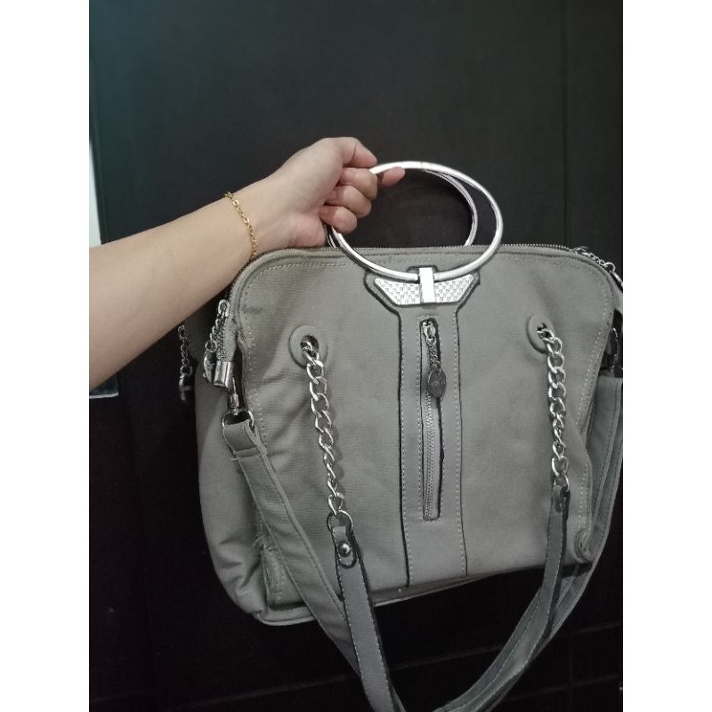 Preloved tas ala2 guess kw sleting embos guess