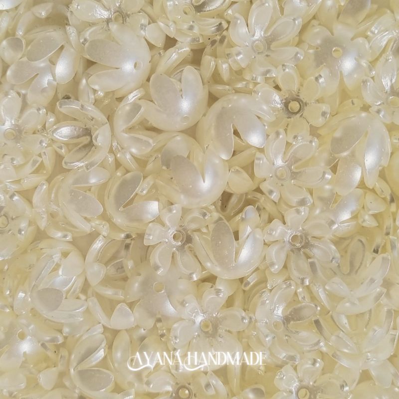 20pcs manik kelopak bunga pearl BW03